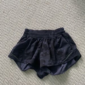 Black camo lulu lemon athletic shorts